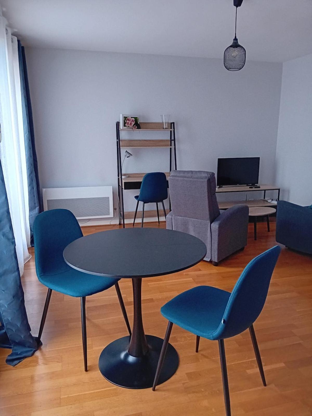 T2- 40 M2- Place Parking Souterrain -fibre Appartement